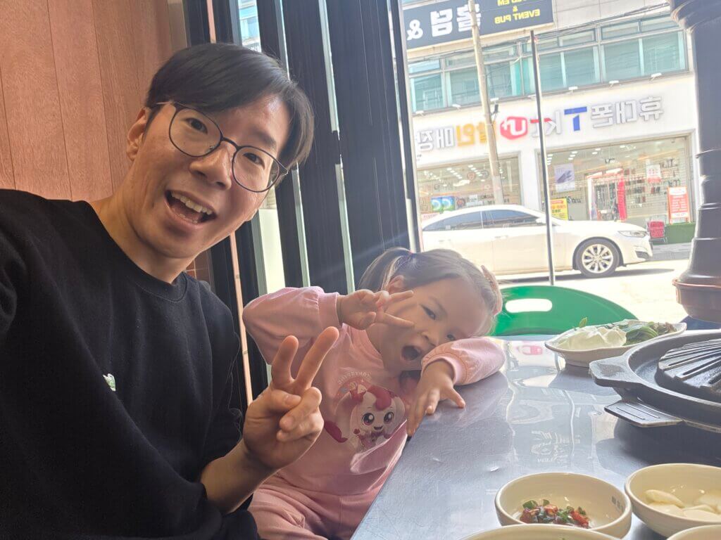 아이와 ‘아빠는 AI 마법사’ 교육 참여 전 함께한 점심식사